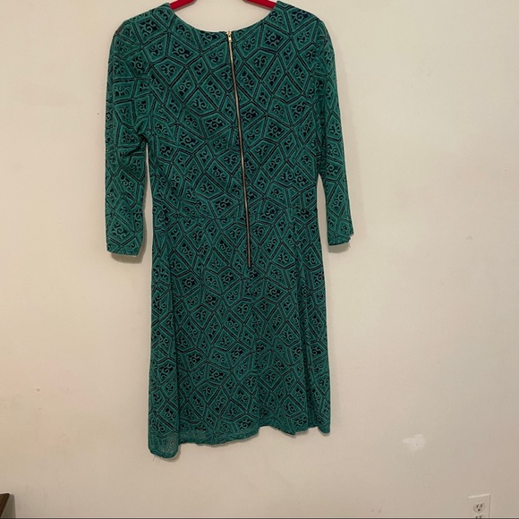 Gabby Skye - Size 10 Green cocktail dress. Never Worn - Picture 2 of 8